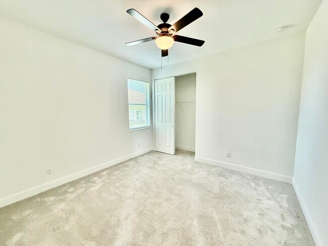 Building Photo - 293 SW Ridgecrest Dr