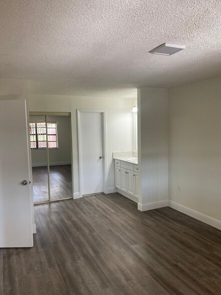 Building Photo - 1385 SW 135th Pl