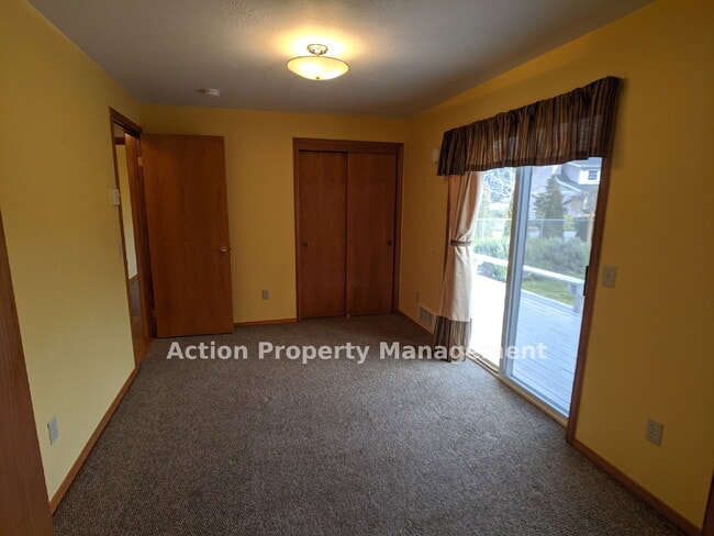 Building Photo - 2 bed + 1 office, 2 bathrooms, in Sequim