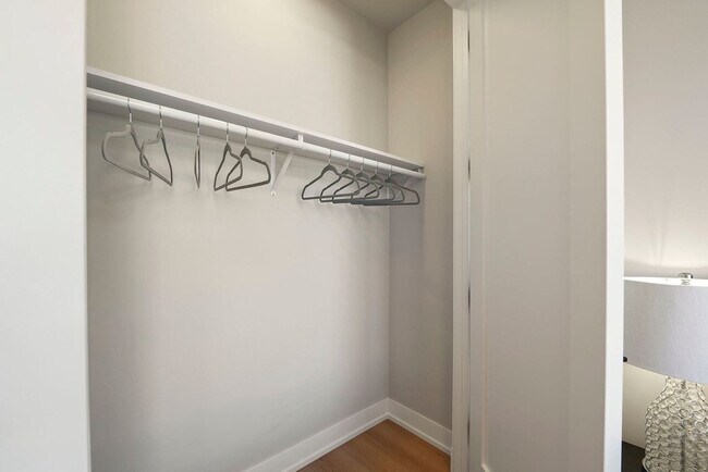 Building Photo - 2344 W Polk St