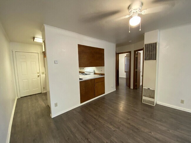 Building Photo - 1032 W Nevada Ct