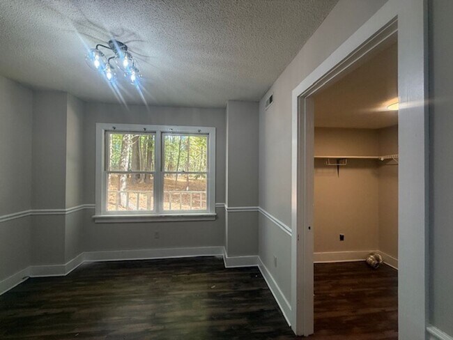 Building Photo - 118-122