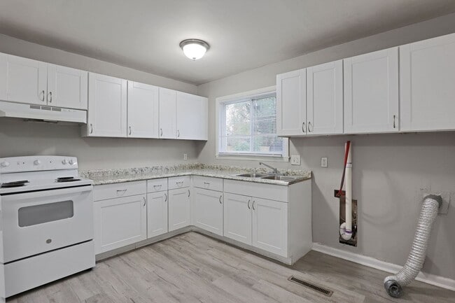 Building Photo - 4691 Janis Dr