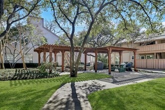 Building Photo - 10580 High Hollows Dr