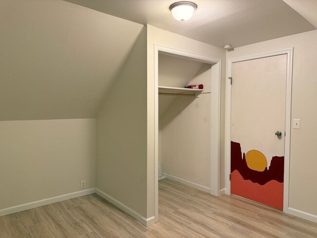 Building Photo - Downtown CDA with Shop!