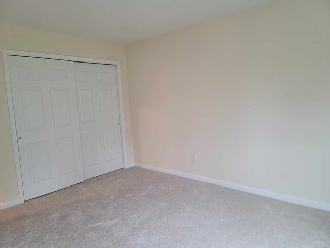 Building Photo - 27 Lear Ct