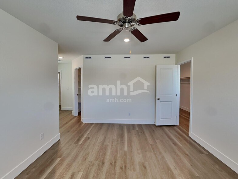 Building Photo - 10380 Bee Balm St