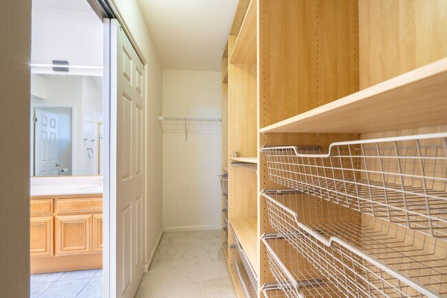 Building Photo - ***Exceptional 3BR/2.5BA Residence in Prime *** San Leandro Location