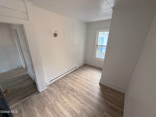 Building Photo - 54 Arch St