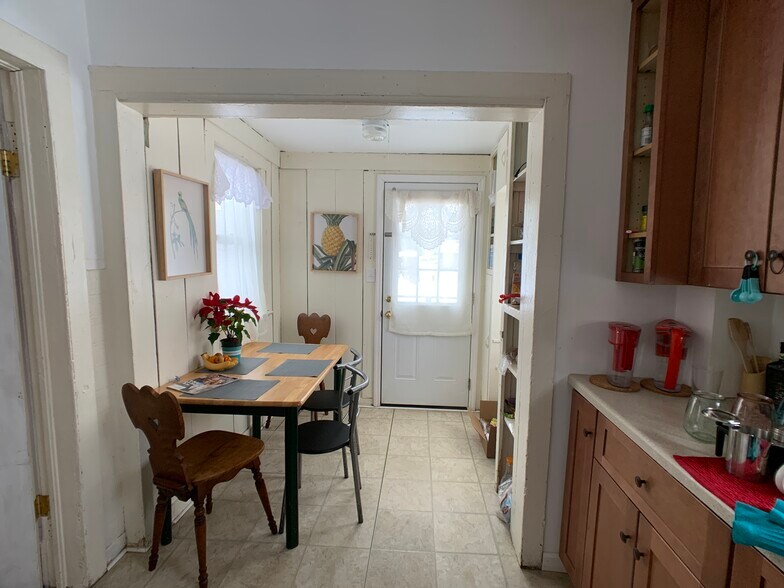 Eat-in kitchen-1 - 35 S Chestnut St