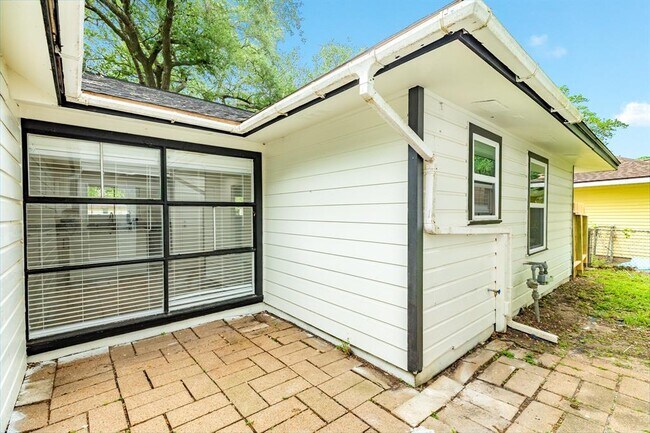 Building Photo - 408 Gardenia St