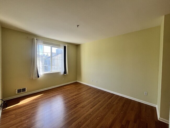 Building Photo - 2 Bedroom 2 bath Available in Sunnyvale, C...