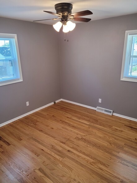 Building Photo - 2021 W 35th St