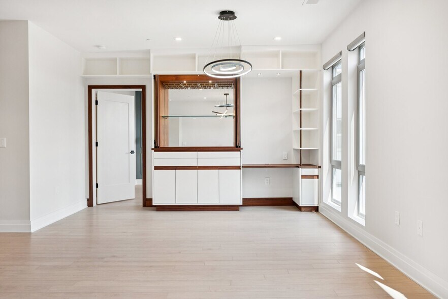 Building Photo - 900 11th St SE