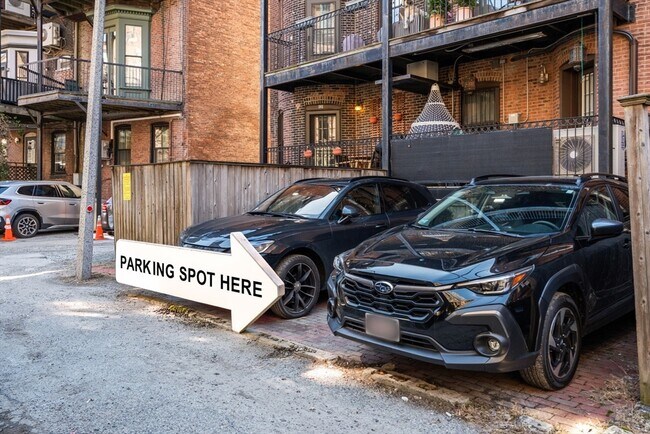 Building Photo - 131 Pembroke St