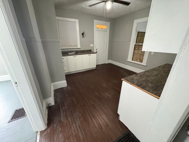 Building Photo - 1473-1475 Hildreth Avenue