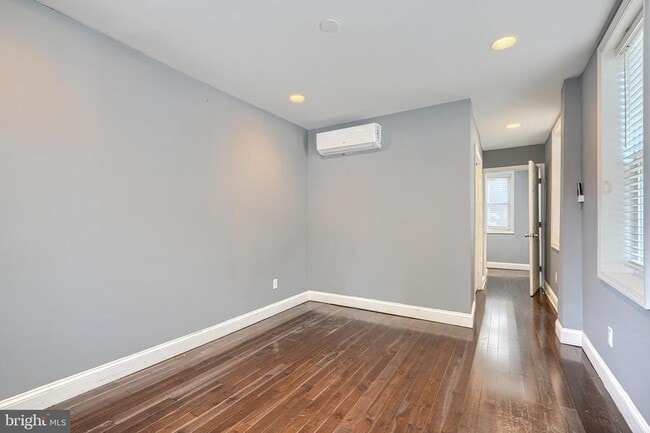 Building Photo - 1106 Battery Ave