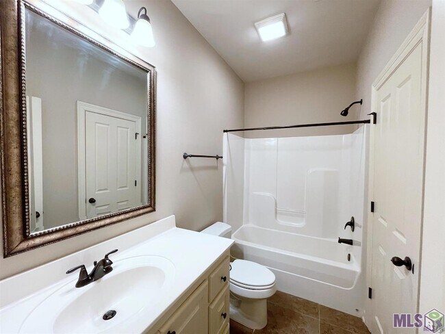 Building Photo - 1695 El Tigre Dr