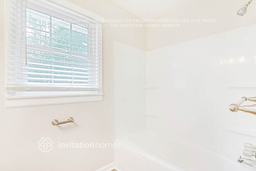 Building Photo - 512 Uzzle St