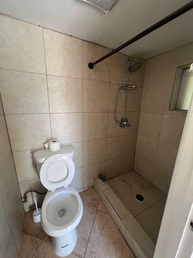 Building Photo - Charming Studio with Parking in Huntington Park!