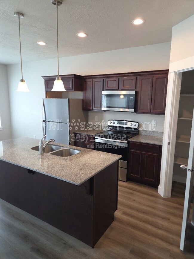 Building Photo - 5317 W Wedel Dr