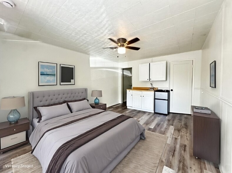 Primary Photo - 150 S Main St