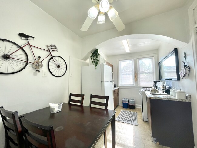 Building Photo - 6653 Berthold Ave