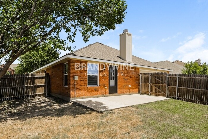 Building Photo - 405 Foliage Cir