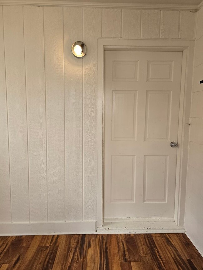 Building Photo - Eastside Charmer