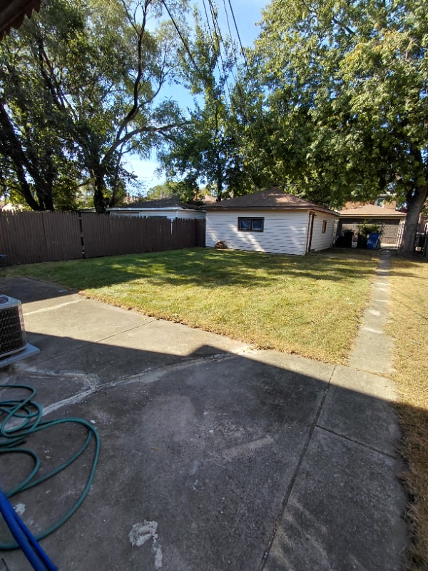 Building Photo - 7612 S Artesian Ave