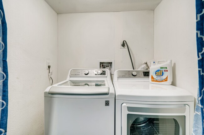 Building Photo - 3110 Mowry Pl