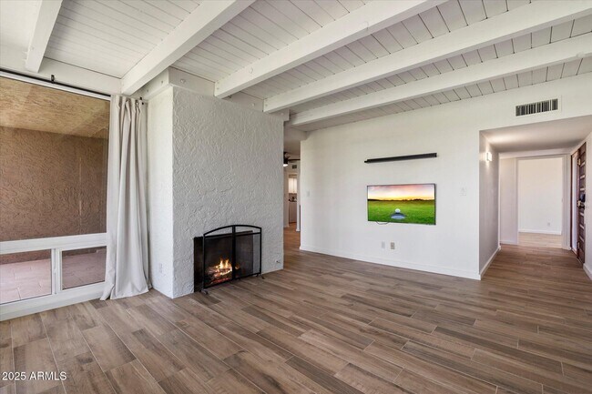 Building Photo - 7401 N Scottsdale Rd