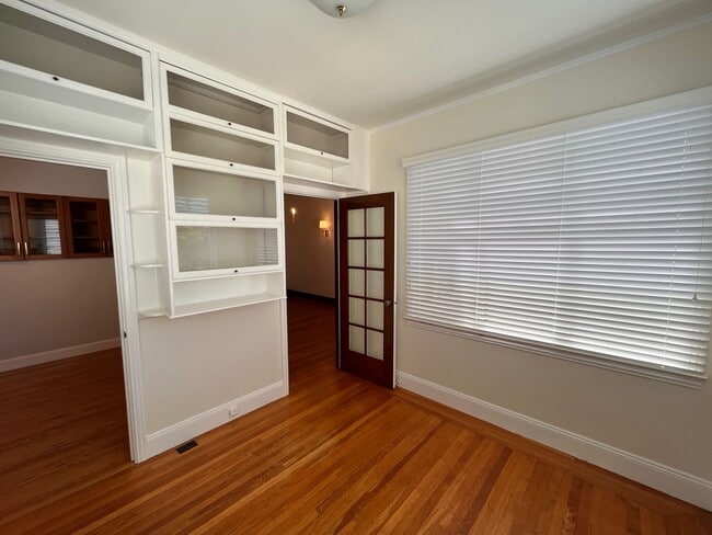 Building Photo - New On Market! Gorgeous Marina Home