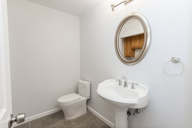 Building Photo - 3 Bed / 2.5 Bath home near Mariners Island...