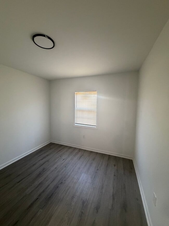 Building Photo - 1956 Edward Ave