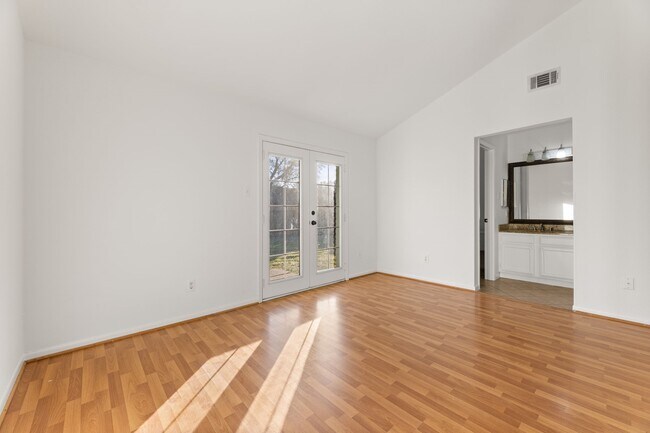 Building Photo - 3932 Frontier Dr