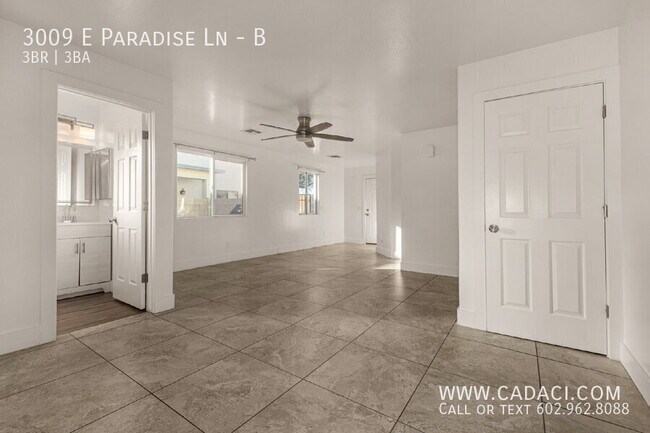 Building Photo - 3009 E Paradise Ln