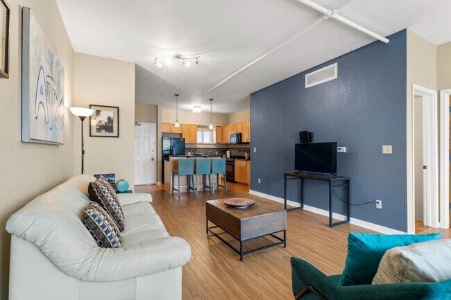 Building Photo - Piazza Condo - Fully Furnished 2bd/2ba - S...