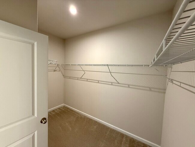 Building Photo - 5576 Vigo Lp