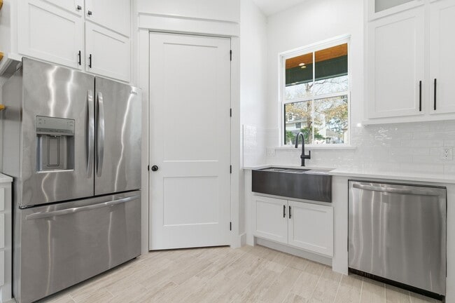 Building Photo - 3515 Country Club Blvd