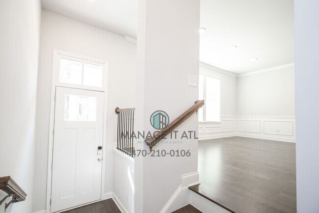 Building Photo - Great location! Elegant Townhome in Doraville