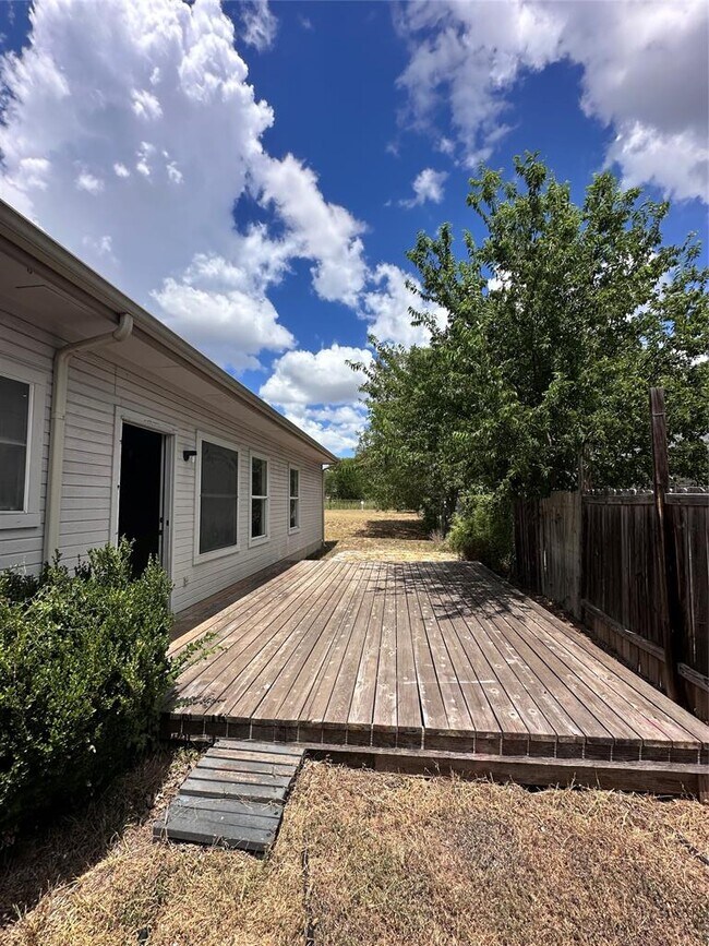 Building Photo - 4500 Silverstone Dr