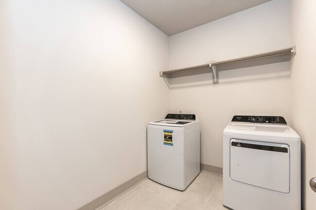 Building Photo - New Construction Modern Home!