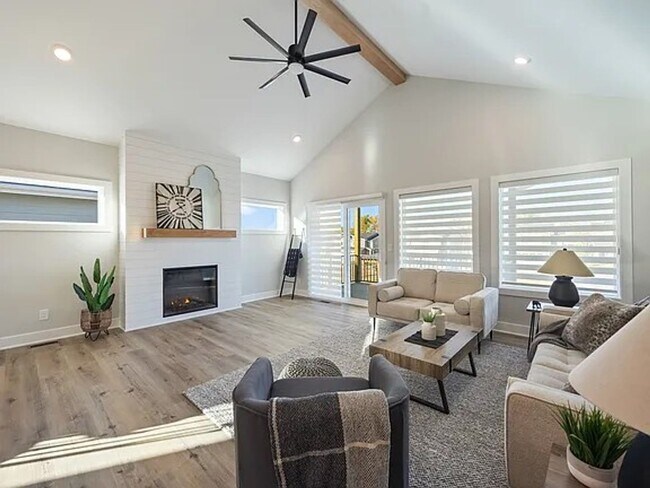 Building Photo - Spacious 4-Bedroom Home in Quiet Polk City...
