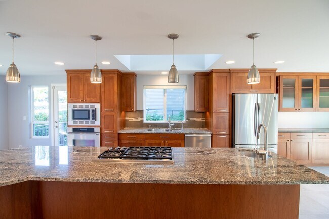 Building Photo - 5Bd/2.5Ba Redmond Home