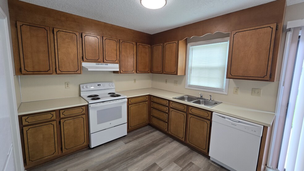 Building Photo - Wellington Place Apartments