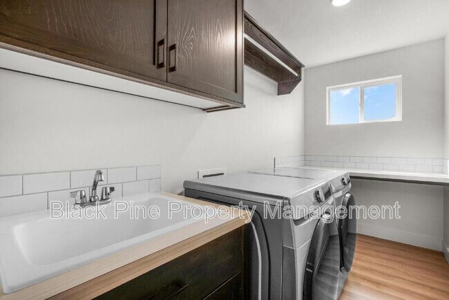 Building Photo - 2167 Klemmer Ave N