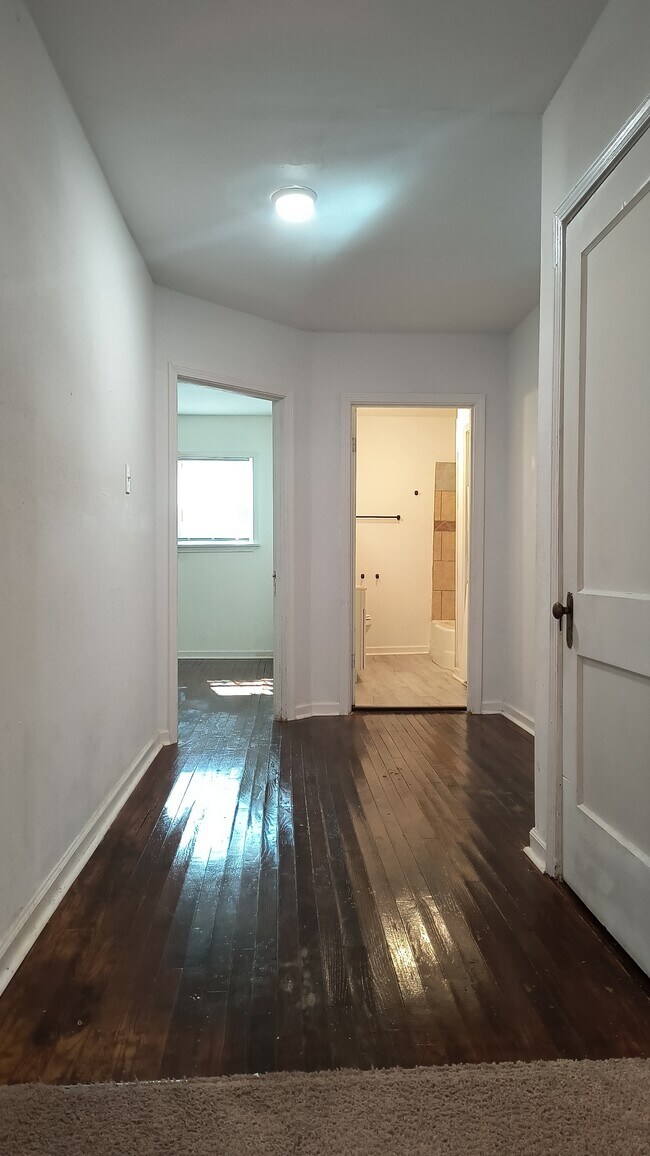 Building Photo - 1602 W 24th Ave