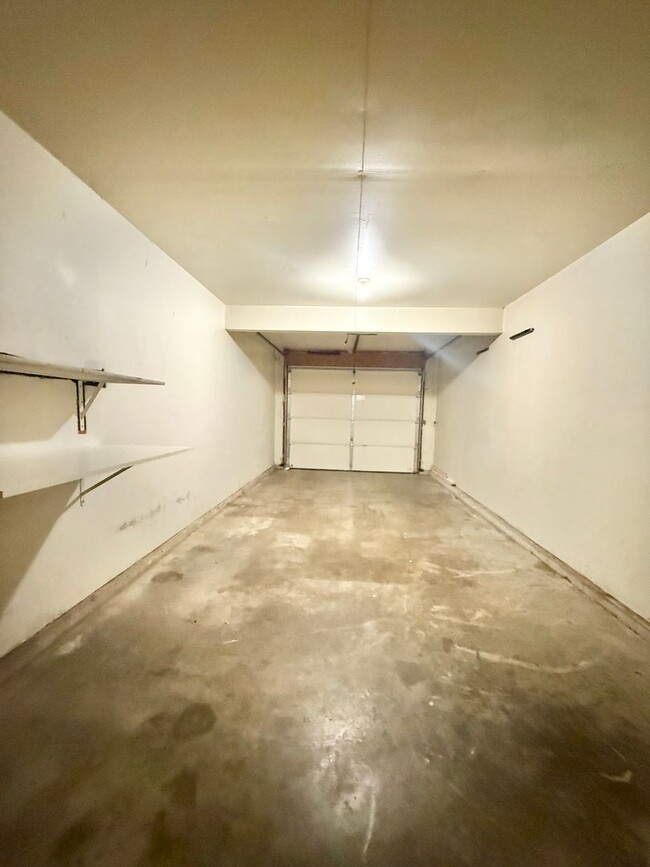 Building Photo - Move in ready 2 bedroom on Tampico
