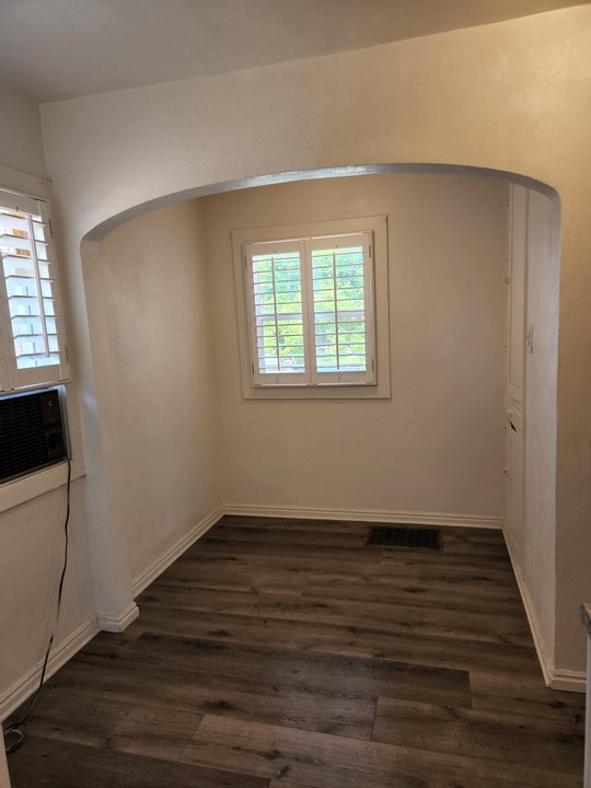 Building Photo - 508 E Cleveland Ave